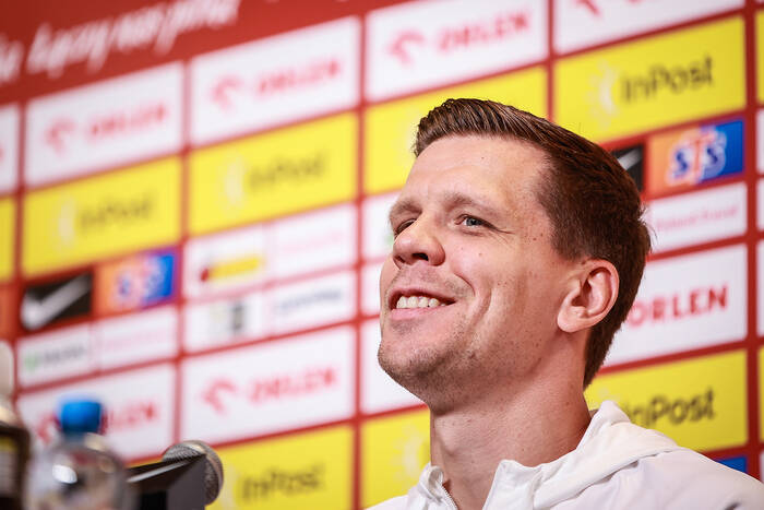 Tam zamieszka Szczęsny podczas gry w Barcelonie. Do Lewandowskiego rzut beretem