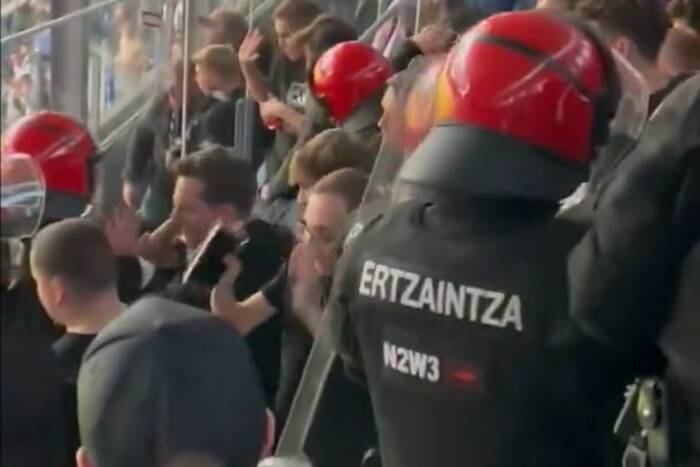 Policja weszła na sektor gości! Zadyma w Lidze Europy [WIDEO]