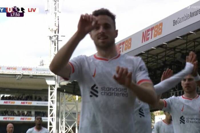 Triumf i kontuzja lidera! Liverpool wciąż na szczycie Premier League [WIDEO]