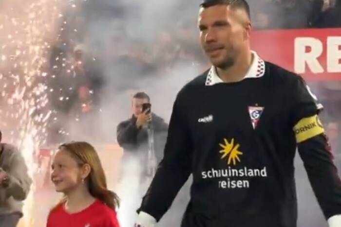 Podolski huknął! Sceny w pożegnalnym meczu legendy [WIDEO]