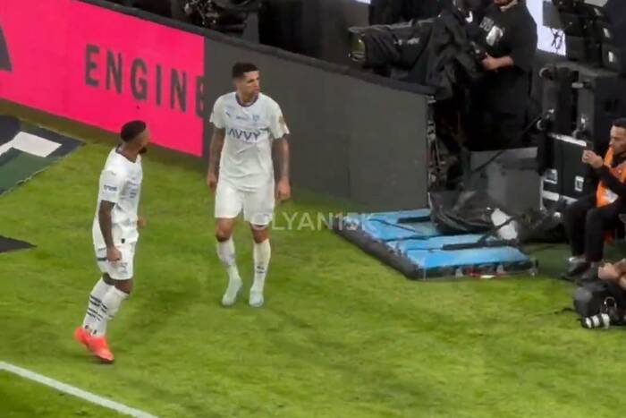 Cancelo wybuchł. Zdemolował baner reklamowy [WIDEO]