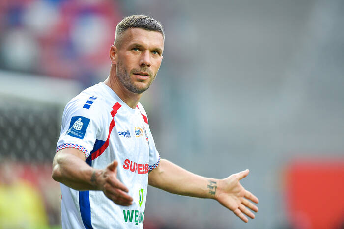 "Nie wiem, czemu jest takie ciśnienie". Podolski zaskoczył ws. inwestora dla Górnika