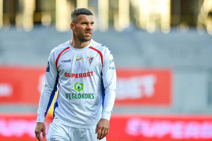 "To budowanie klubu na wariata". Podolski ujawnił, co działo się w Górniku