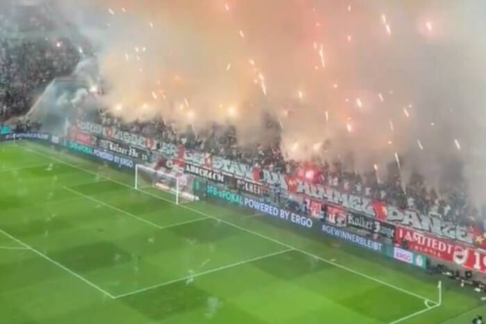 Wow! Stadion eksplodował. Szalona oprawa drugoligowca [WIDEO]