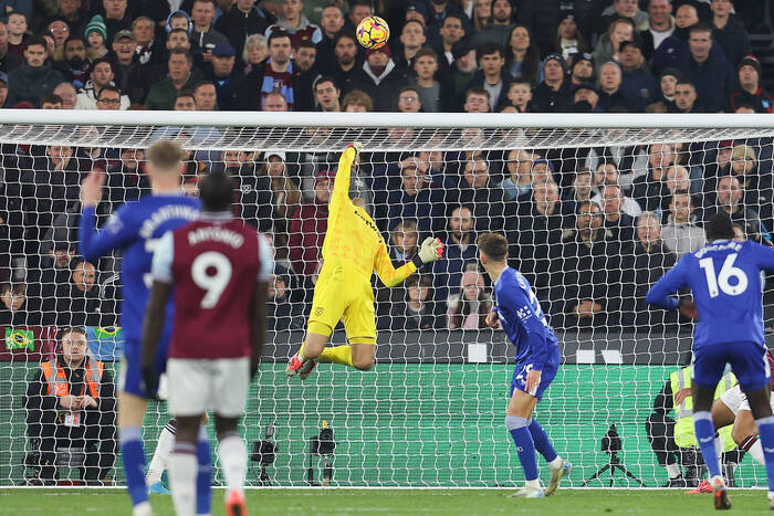 Co za odrodzenie Fabiańskiego! Niesamowite liczby i nawiązania do legend Premier League