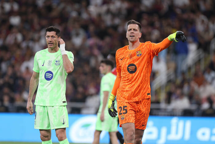 Składy na mecz FC Barcelona - Valencia. Flick zaskoczył ws. Lewandowskiego i Szczęsnego