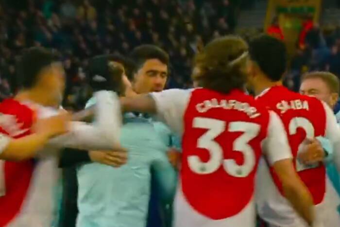 Arsenal wyrwał zwycięstwo! Nie odstępuje Liverpoolu [WIDEO]