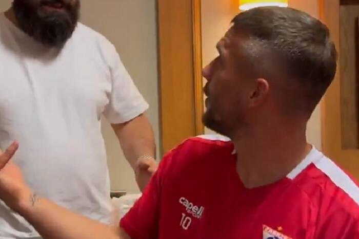 Podolski wkręcony przez… fryzjera. Jego reakcja mówi wszystko [WIDEO]