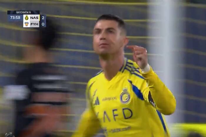 Tak strzela 40-latek! Urodzinowy gol Cristiano Ronaldo [WIDEO]