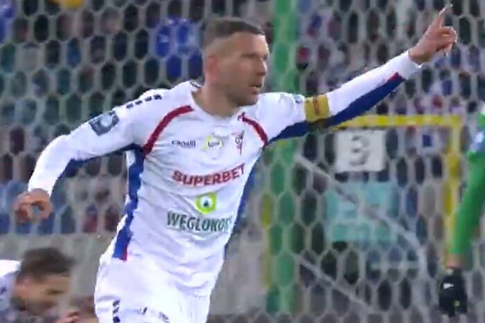 Podolski w końcu się przełamał! Grad goli w meczu Górnika [WIDEO]