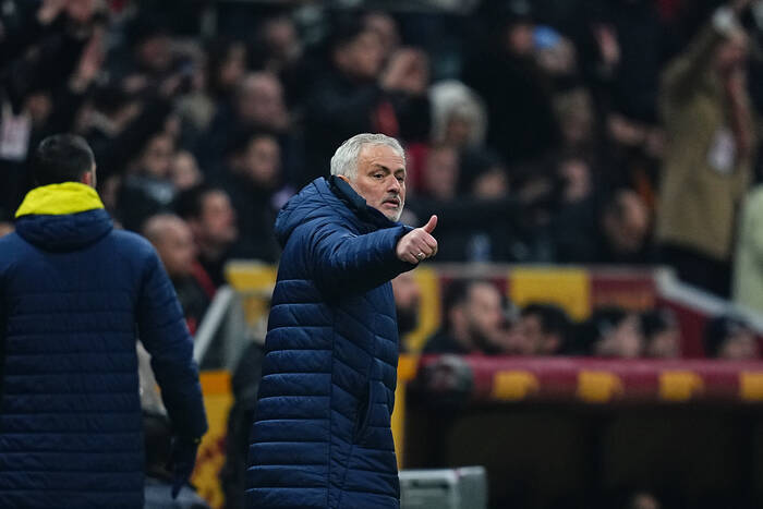 Afera na całego, Fenerbahce chce pozwać Galatasaray! Wszystko zaczęło się od Mourinho