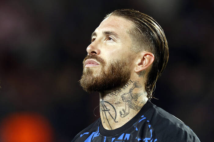 Sergio Ramos wrócił z przytupem. Wynegocjował willę i fortunę. "Za ten mecz dałby się pokroić"