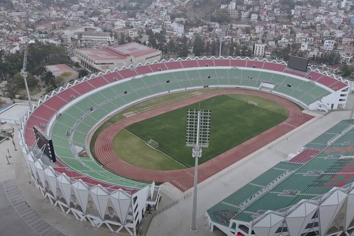 Stadion na 40 tys. osób stoi pusty od dwóch lat. Wydano fortunę Stadion na 40 tys. osób stoi pusty od dwóch lat. Wydano fortunę
