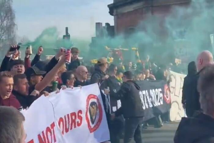 Kibice United mają dość! Gorąco przed meczem z Arsenalem [WIDEO]