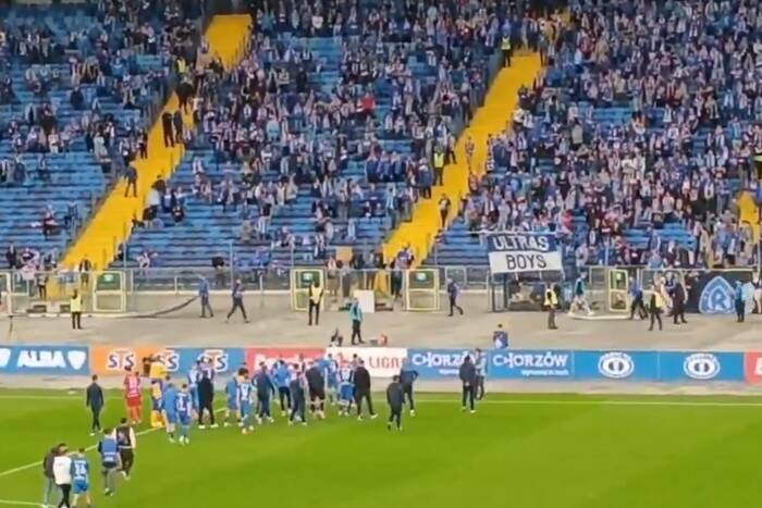 Kibice Ruchu wściekli po kolejnej porażce. Szulczek na pogadance z fanami [WIDEO]