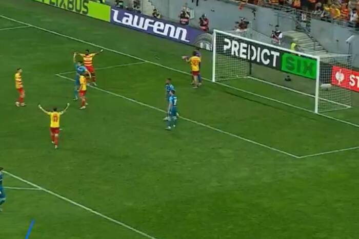 VAR uratował Betis! Nieuznany gol Jagiellonii tuż przed przerwą! [WIDEO]