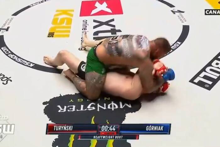 Błyskawiczny nokaut. Piorunujący początek KSW 105 [WIDEO]