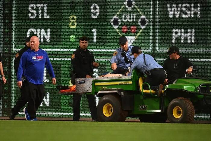 Kibic spadł z trybuny. Dramat na stadionie Kibic spadł z trybuny. Dramat na stadionie