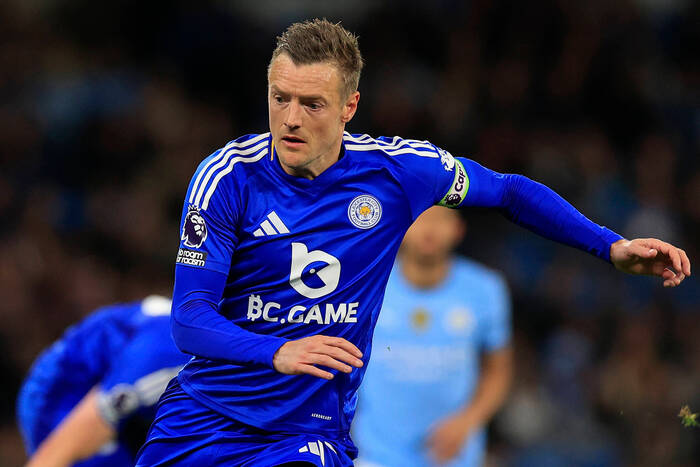 Vardy "zmienił się" w sędziego podczas meczu. Użył gwizdka [WIDEO]