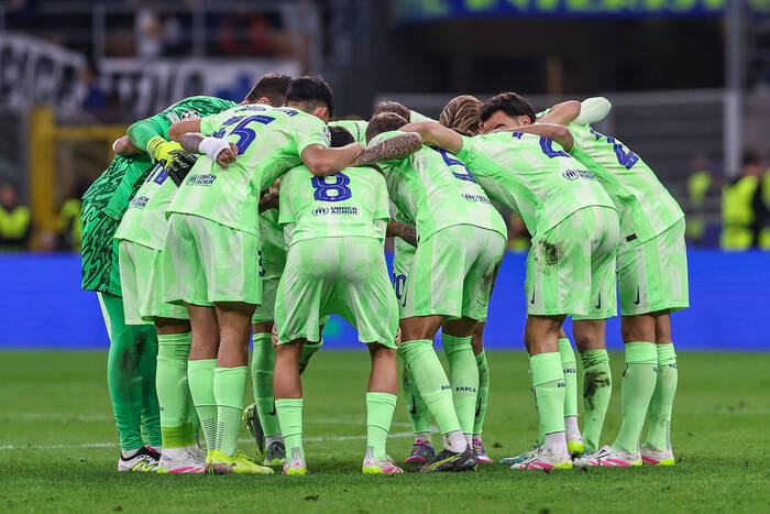 Gwiazda futbolu oglądała porażkę Barcelony. Jej doping nie pomógł [WIDEO]