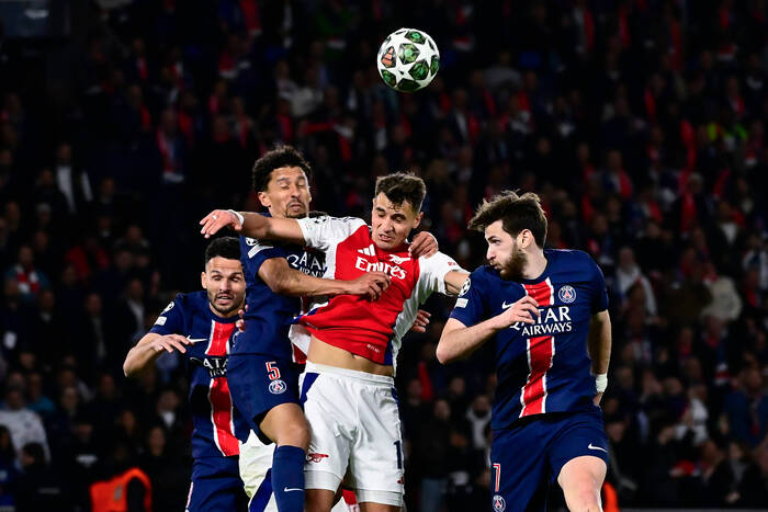 "Krytyczny błąd". Anglicy ocenili Kiwiora po meczu z PSG