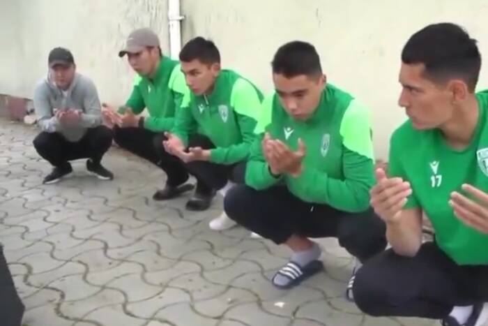 Ciągle przegrywali, więc... złożyli ofiarę. Niebywała sytuacja w europejskiej lidze [WIDEO]