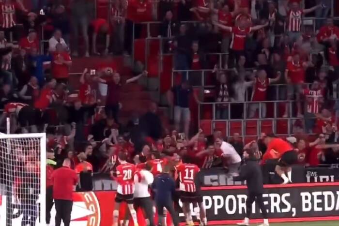 Hitowe nagranie ze stadionu PSV. Kibice z nosami w telefonach. I nagle euforia [WIDEO]