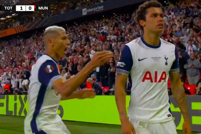 Jak to wpadło?! Tottenham czekał na takiego gola 17 lat! [WIDEO]