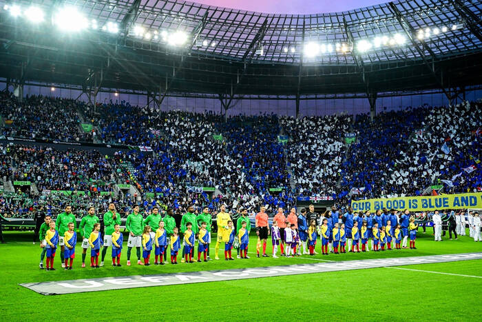 Służby nagle weszły na boisko. Wszystko po finale Ligi Konferencji [ZDJĘCIA]