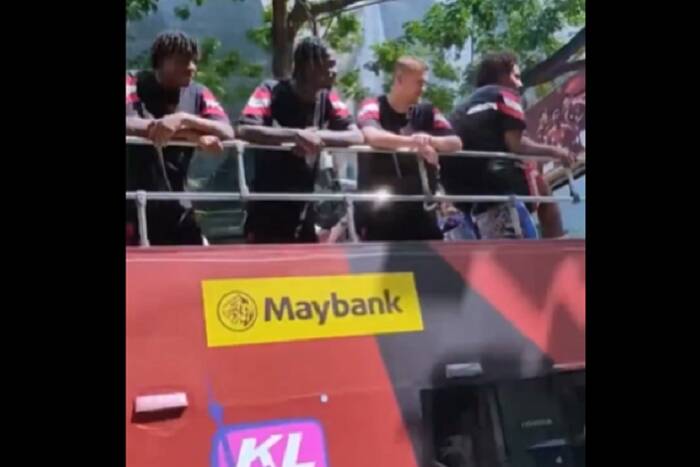 Paradna "parada" Manchesteru United. To trzeba zobaczyć [WIDEO]