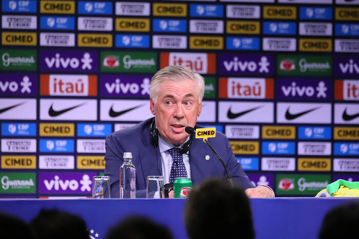 Zamieszanie z kontraktem Ancelottiego. FIFA reaguje