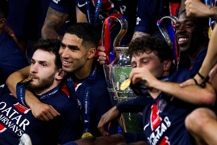 Sceny na lotnisku. Tak wyglądała kontrola bezpieczeństwa PSG [WIDEO]