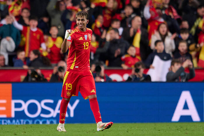 "Mogą być jak Messi i Ronaldo". Yamal na razie miażdży gwiazdę 