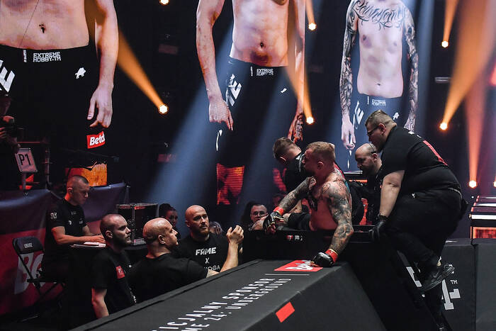 "Solówa, bez przerw, bez limitu czasu". Gwiazdor Fame MMA chce szalonego starcia "Solówa, bez przerw, bez limitu czasu". Gwiazdor Fame MMA chce szalonego starcia