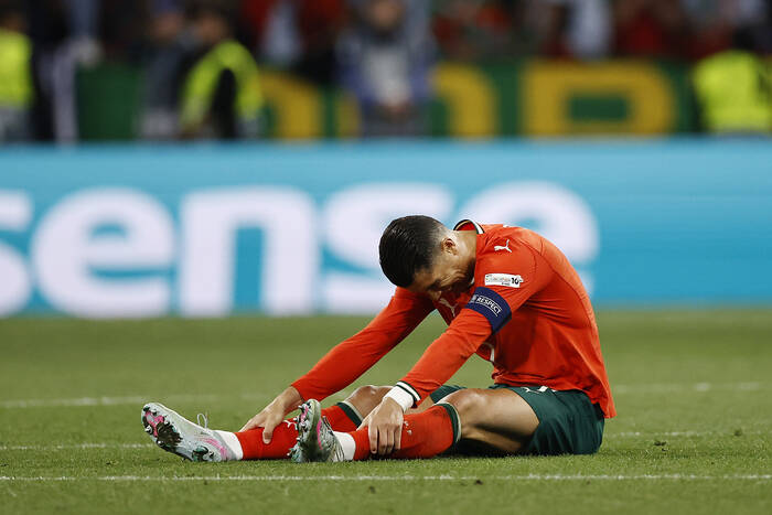 Ronaldo grał z kontuzją i wypalił po meczu. "Gdybym miał złamać nogę dla Portugalii, zrobiłbym to"