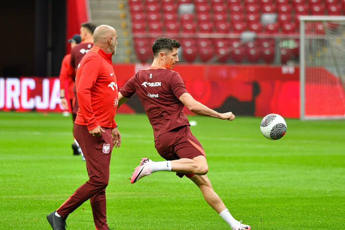 "Przekłamania z obu stron". Mocne słowa o konflikcie Lewandowskiego i Probierza