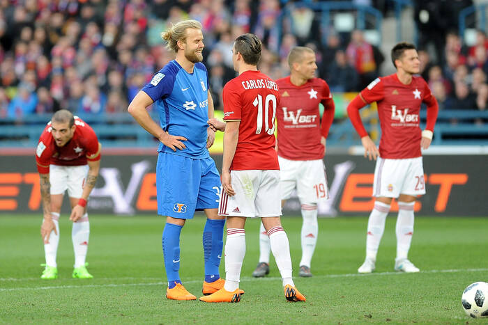 Gwiazdor wraca do Polski. Tak radził sobie ostatnio. Został tam najlepszym strzelcem
