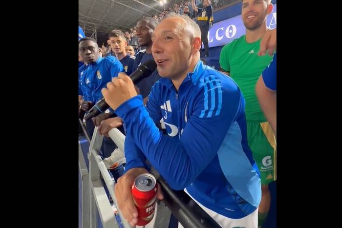 Co za historia! Wrócił po latach i dał awans. Teraz śpiewa [WIDEO] 
