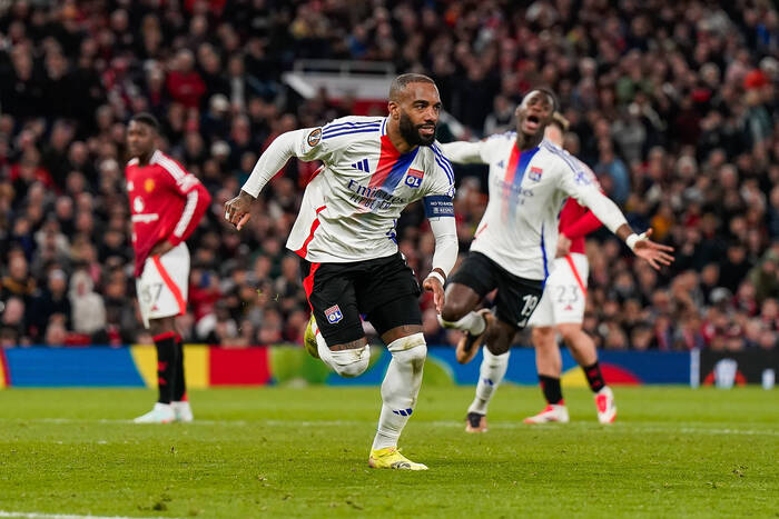 Lacazette zmienia klub. Zagra z dawnym kolegą z drużyny