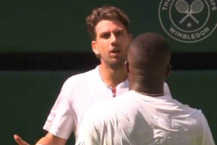 Gospodarz poderwał trybuny Wimbledonu. Czołowy tenisista odprawiony z kwitkiem [WIDEO]