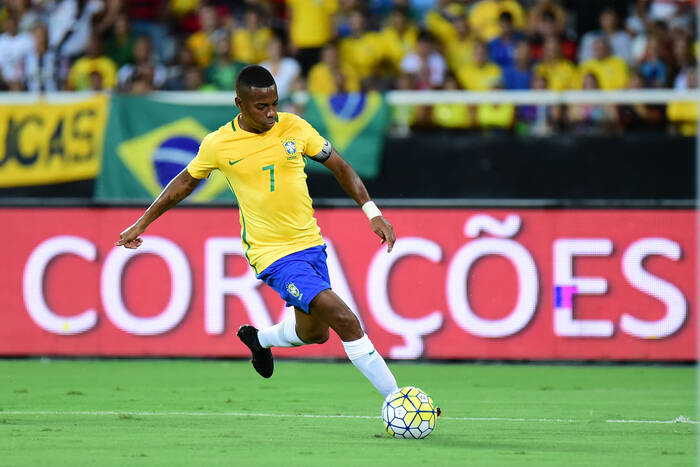Syn Robinho blisko debiutu w słynnym klubie. Ogromna klauzula w kontrakcie