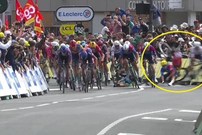 Paskudna kraksa w Tour de France. Całą grupą wylądowali na bruku [WIDEO]