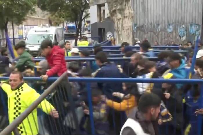 Kibice ścigali się na trybuny. Szaleństwo po transferze gwiazdora [WIDEO]