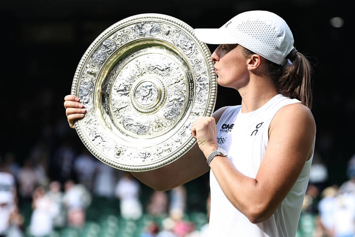 Sinner wziął Świątek w obroty. Taniec mistrzów Wimbledonu! [ZDJĘCIE]