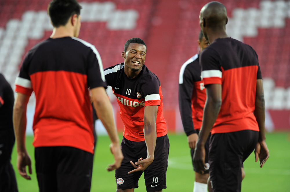 Osiem goli w meczu Newcastle, 4 gole Wijnalduma