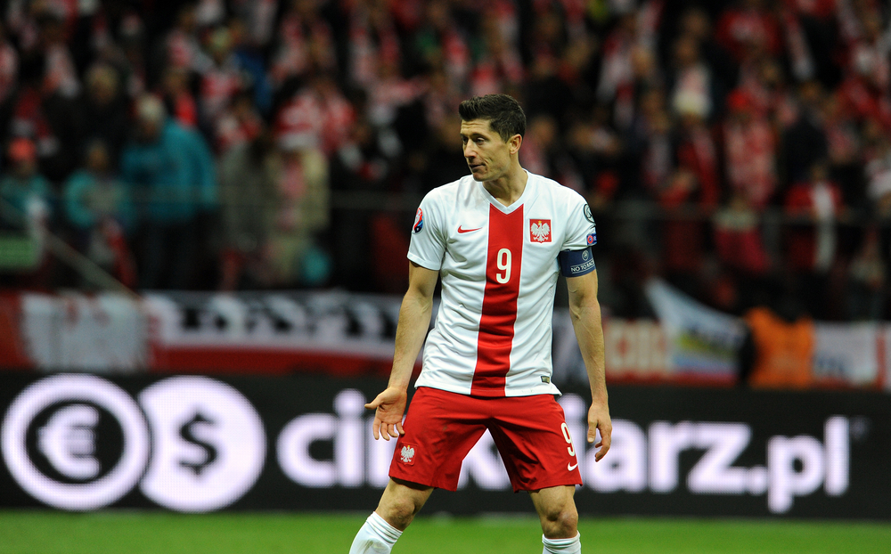 Policja zajmie się "Lewym", bo... pił szampana?!