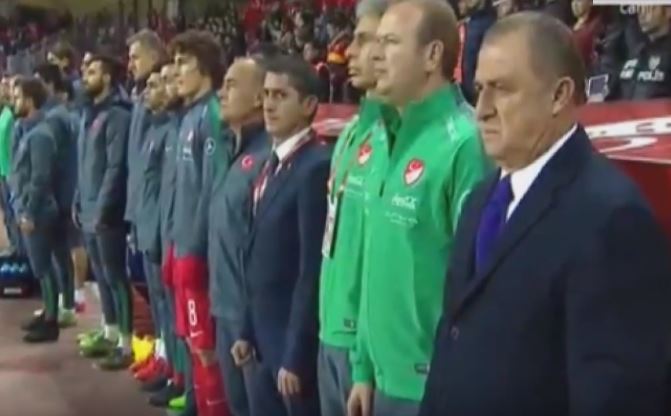 Tureccy kibice zakłócili minutę ciszy [video]