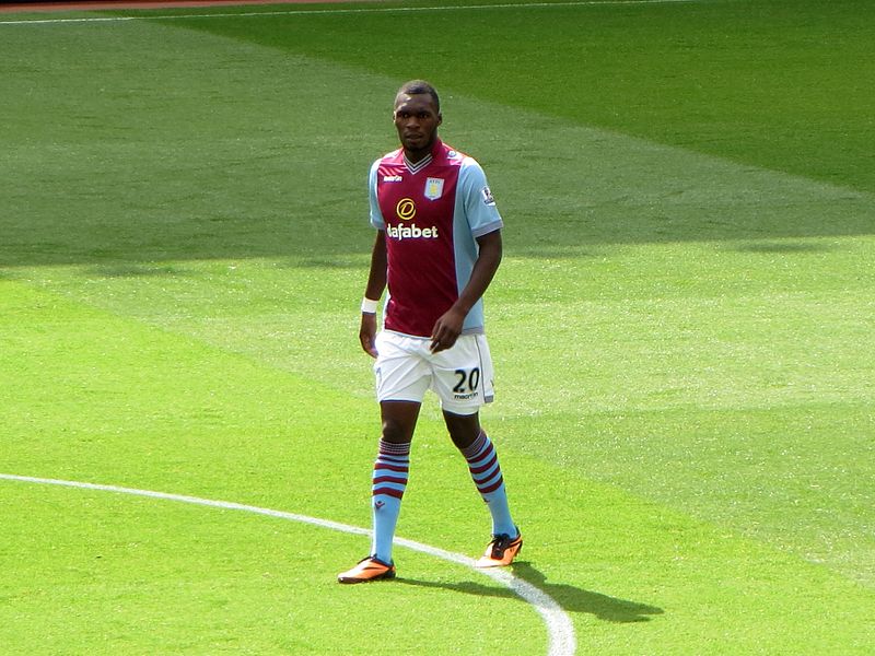 Carragher: Benteke bardziej pasuje do Chelsea