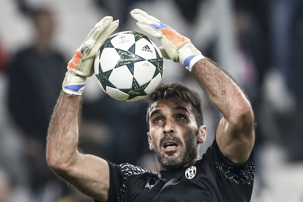 Pirlo kibicuje Buffonowi. "Liga Mistrzów to jedyne, czego mu brakuje"