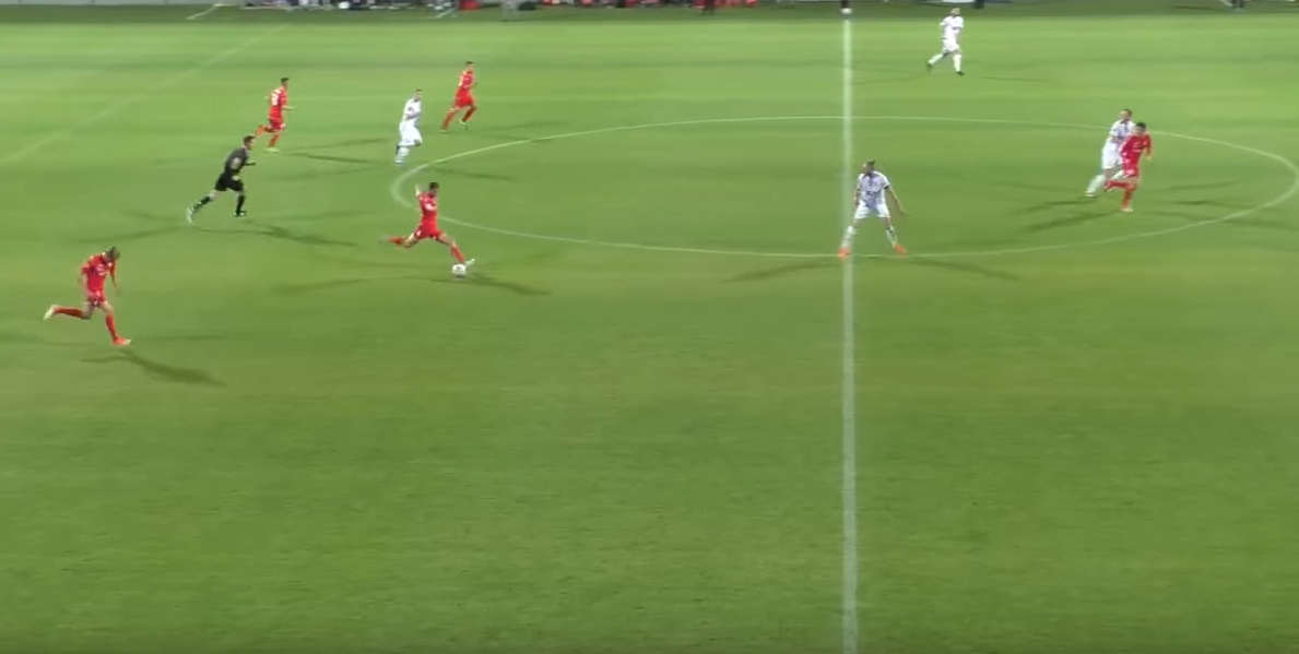 Zrobił to lepiej niż Citko! Niesamowity gol z połowy boiska w meczu Widzewa [VIDEO]